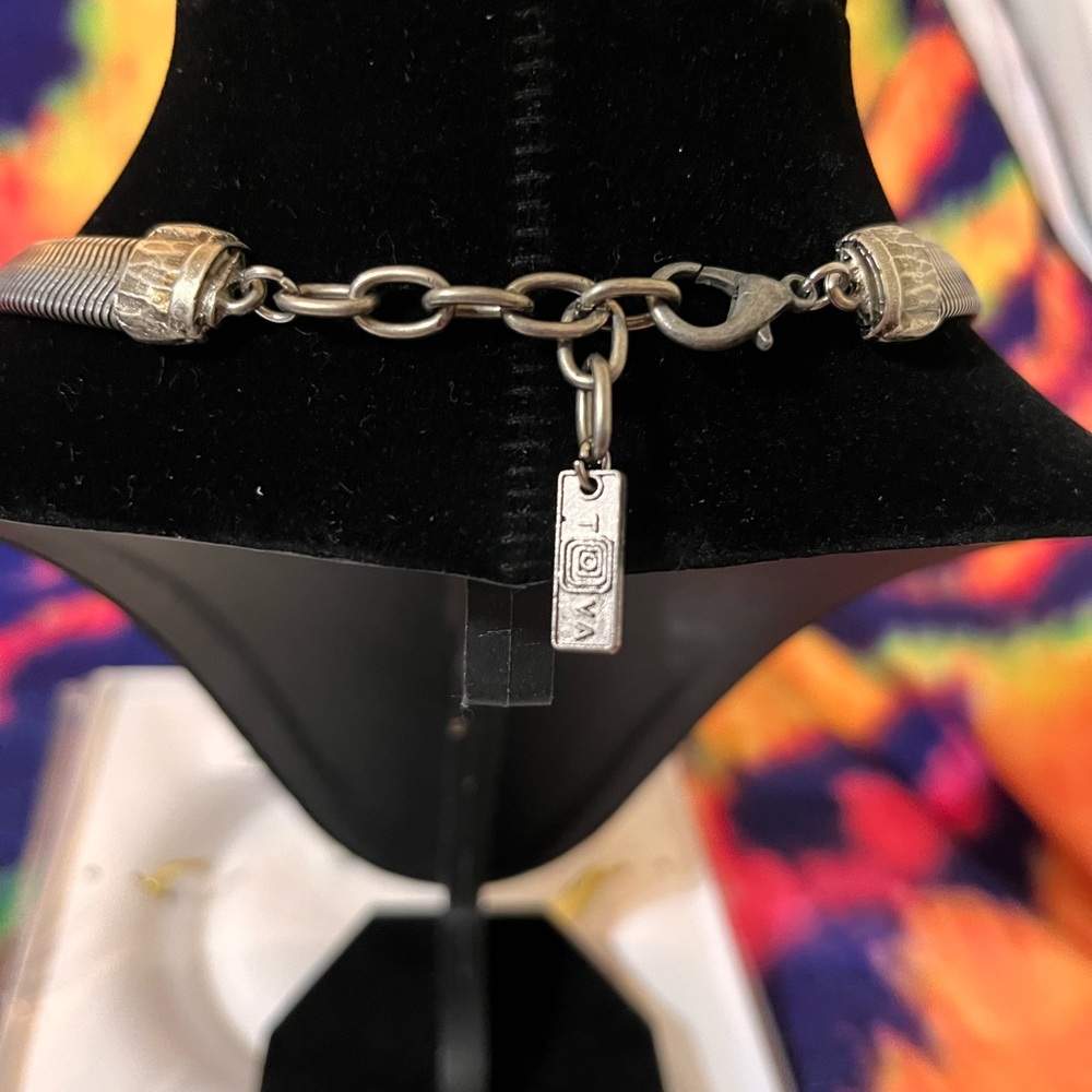 VINTAGE TOVA Brand New Tova Antique Silver Arrowhead Necklace - Picture 5 of 10